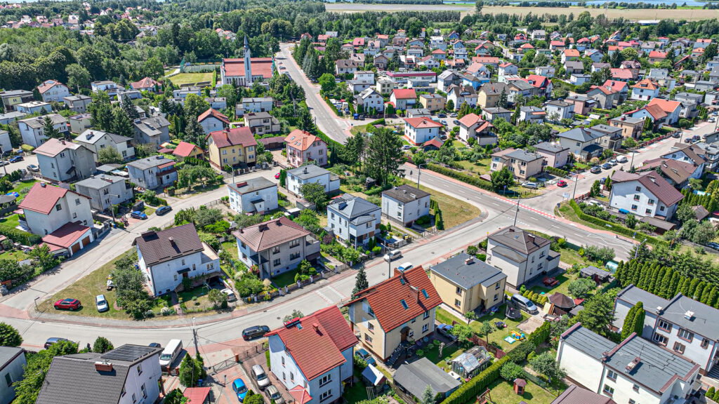 Dom z ogrodem i niezależnym mieszkaniem. - zdjęcie 23