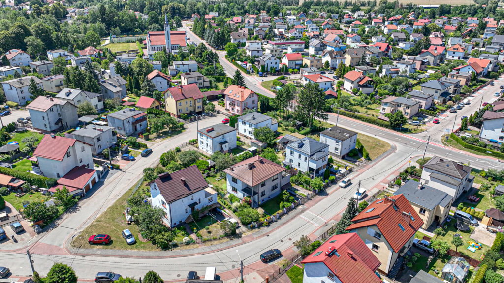 Dom z ogrodem i niezależnym mieszkaniem. - zdjęcie 24