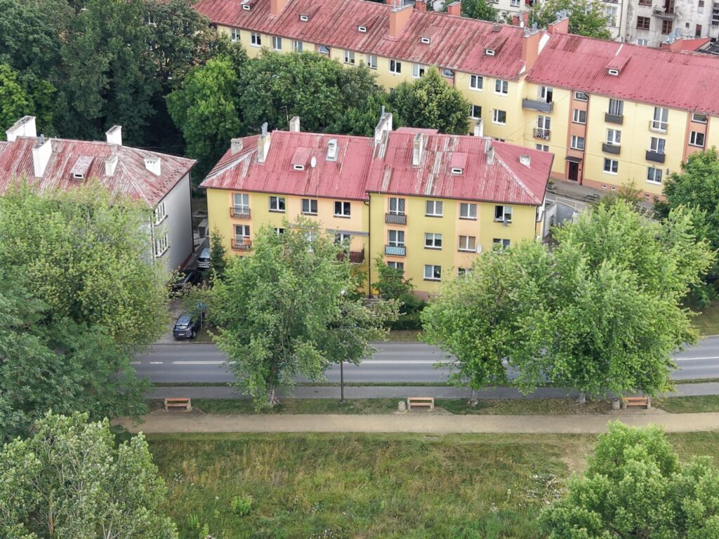 Kawalerka na 1 piętrze w centrum Ostrowca Św. - zdjęcie 5