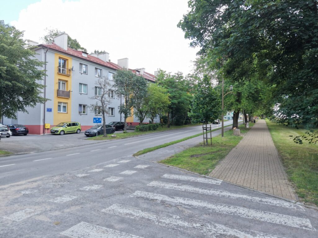 Kawalerka na 1 piętrze w centrum Ostrowca Św. - zdjęcie 13