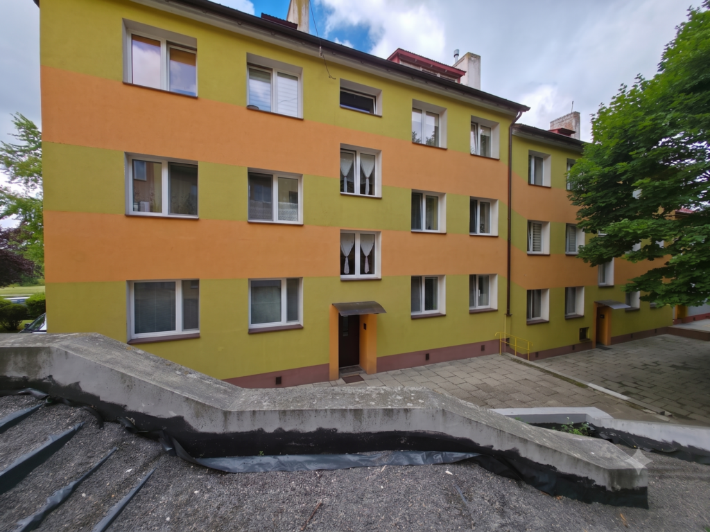 Kawalerka na 1 piętrze w centrum Ostrowca Św. - zdjęcie 4