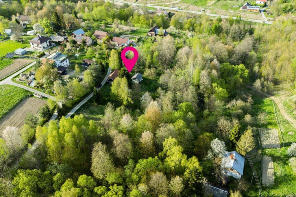 Drewniany dom z dużą działką, 2 WZ w tokiu - zdjęcie 10