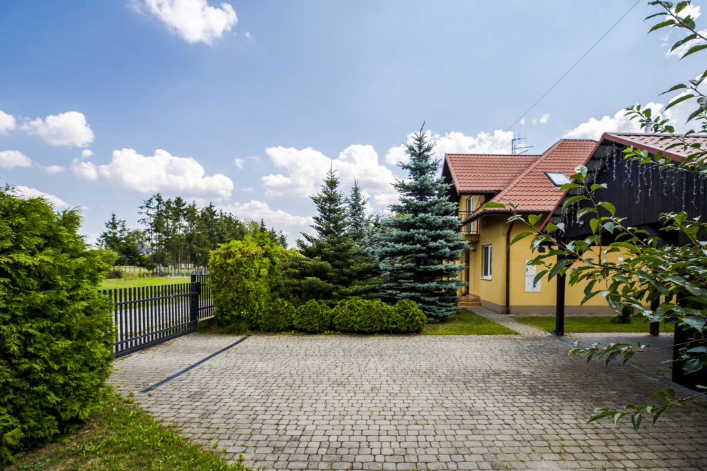 Dom jednorodzinny z dużą działką Strażów - zdjęcie 18