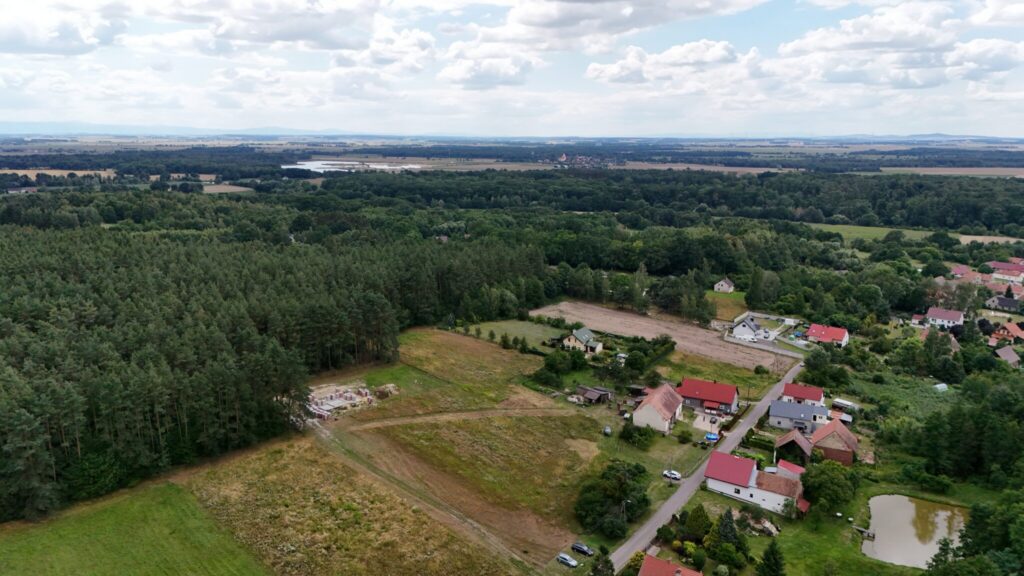 Działka budowlana 1223 m², aktualne WZ - zdjęcie 4
