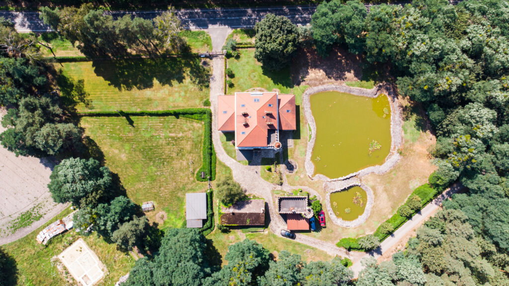 Klimatyczny obiekt hotelowo-restauracyjny - zdjęcie 34