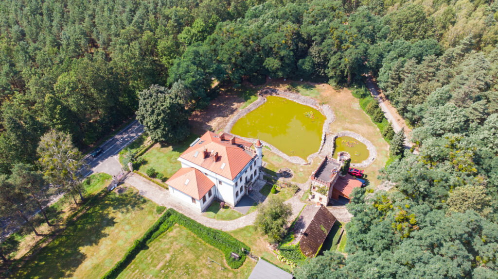 Klimatyczny obiekt hotelowo-restauracyjny - zdjęcie 36