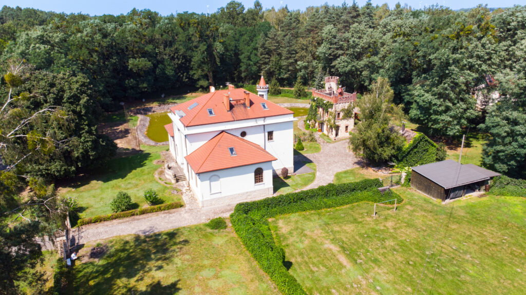 Klimatyczny obiekt hotelowo-restauracyjny - zdjęcie 31