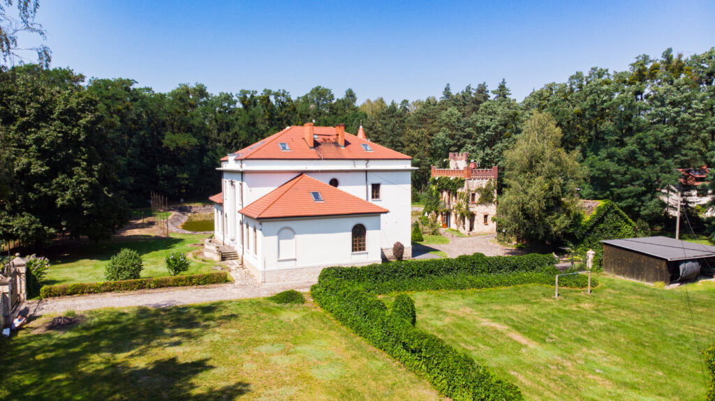 Klimatyczny obiekt hotelowo-restauracyjny - zdjęcie 32