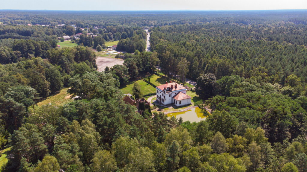 Klimatyczny obiekt hotelowo-restauracyjny - zdjęcie 37