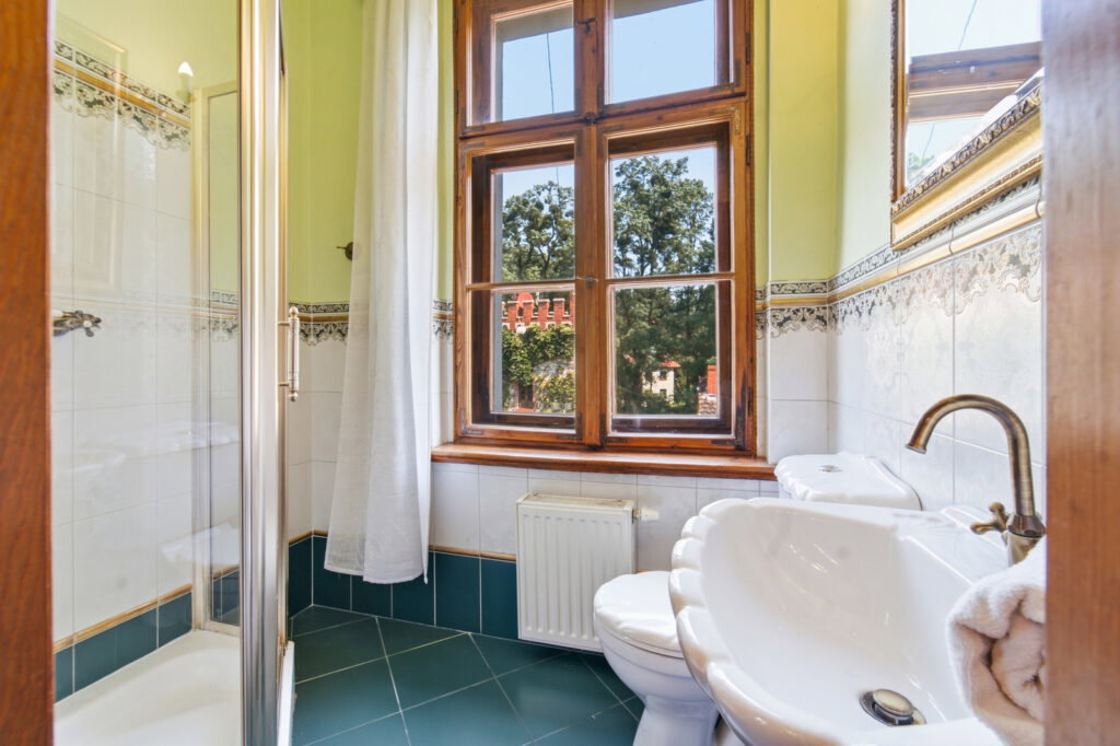 Klimatyczny obiekt hotelowo-restauracyjny - zdjęcie 15