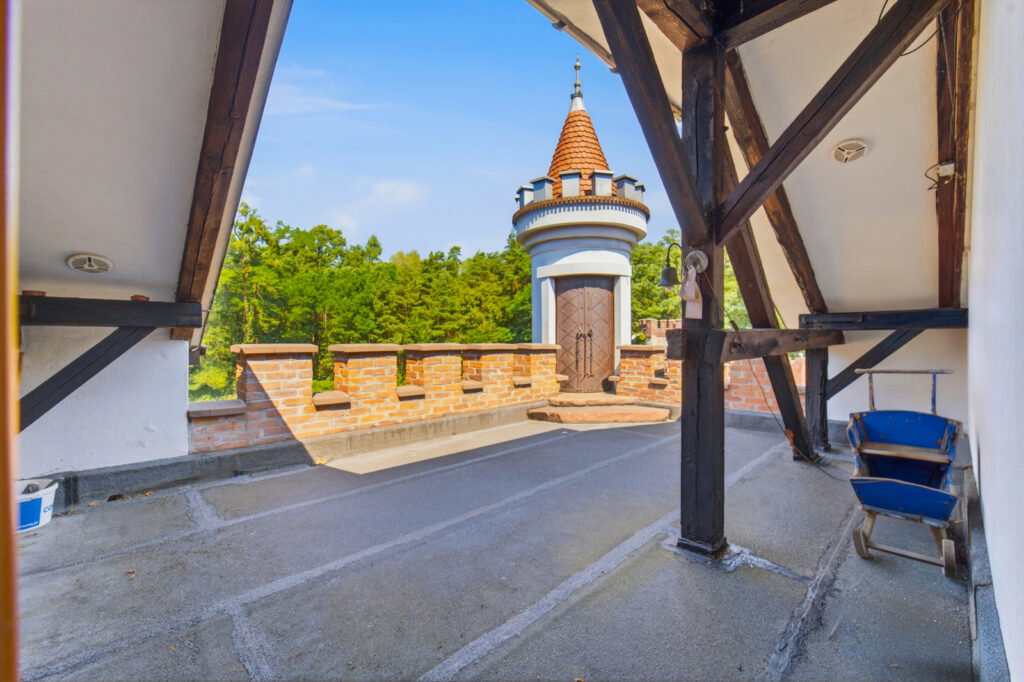 Klimatyczny obiekt hotelowo-restauracyjny - zdjęcie 42