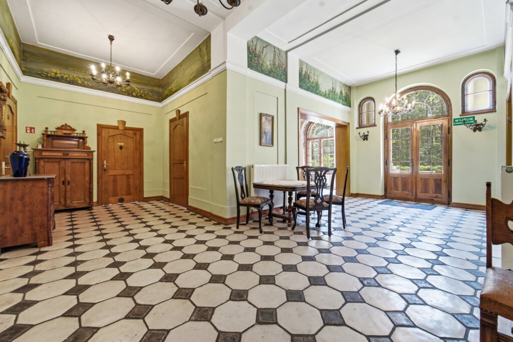 Klimatyczny obiekt hotelowo-restauracyjny - zdjęcie 9