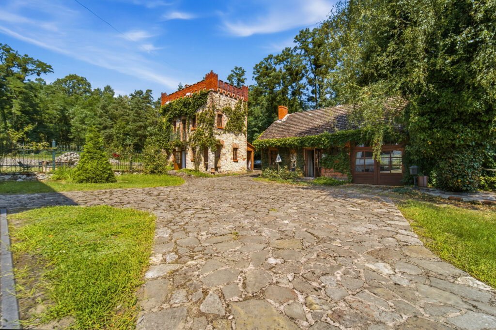 Klimatyczny obiekt hotelowo-restauracyjny - zdjęcie 23