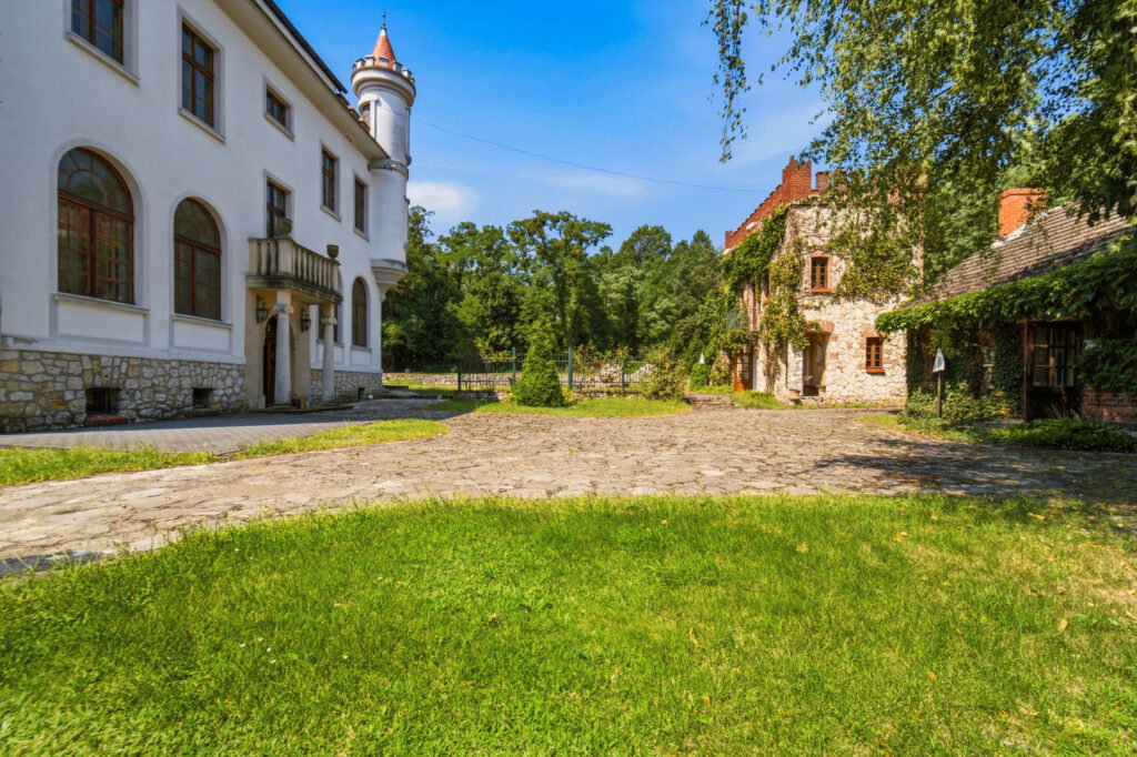 Klimatyczny obiekt hotelowo-restauracyjny - zdjęcie 24