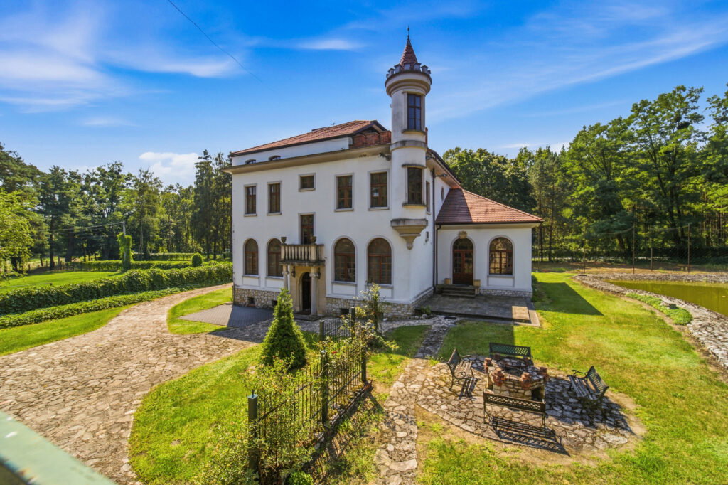Klimatyczny obiekt hotelowo-restauracyjny - zdjęcie 25