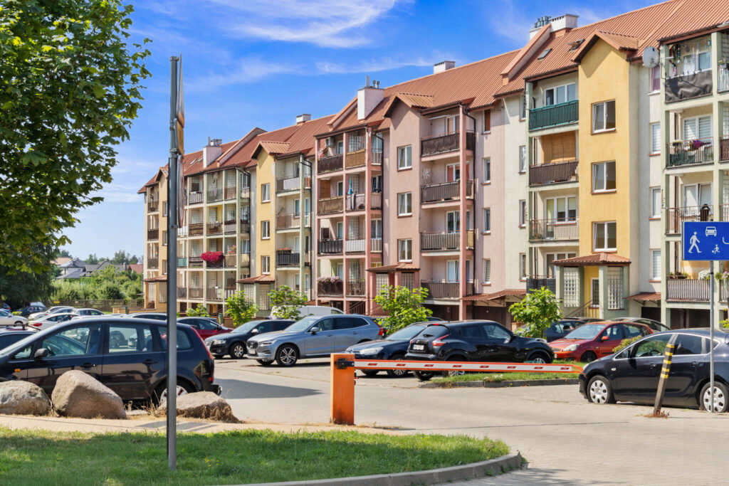 Dwupoziomowe mieszkanie z garażem i balkonem - zdjęcie 14