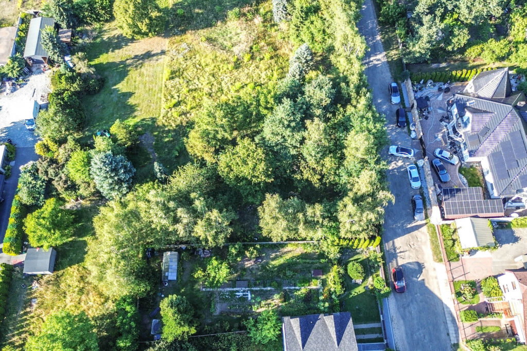 Słoneczna działka 996 m² z mediami | Stradom - zdjęcie 2