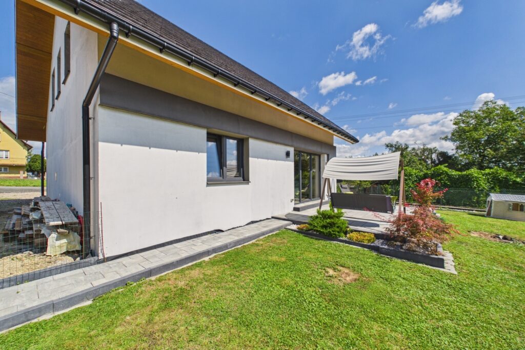 Dom w zacisznym miejscu - zdjęcie 24