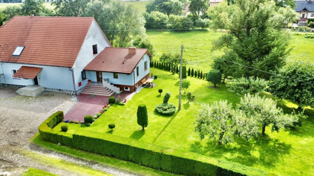 Połowa Domu z dużym ogrodem i garażem - zdjęcie 25