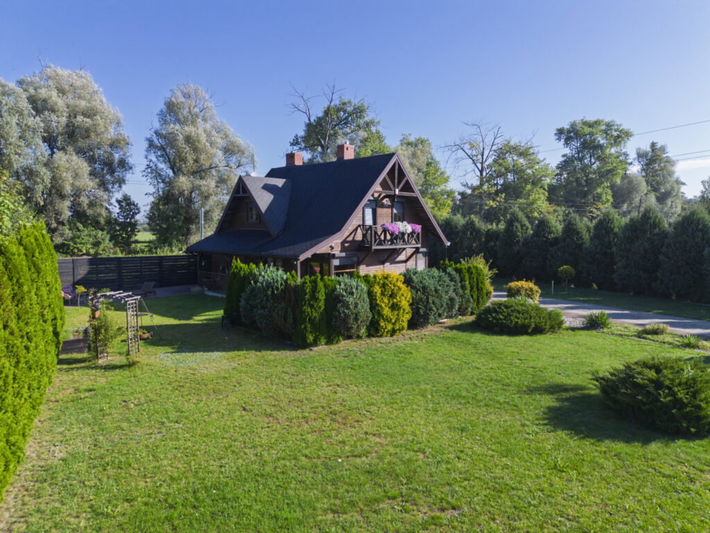 Klimatyczny dom drewniany z dużą działką 3100 m² - zdjęcie 16