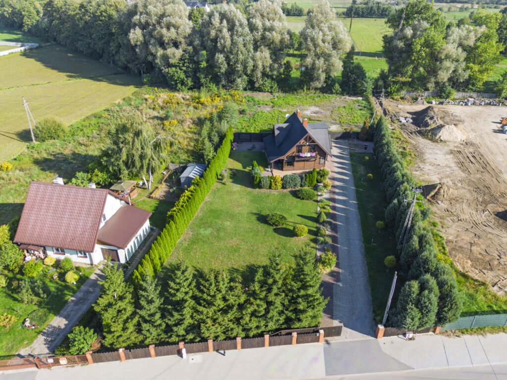 Klimatyczny dom drewniany z dużą działką 3100 m² - zdjęcie 18