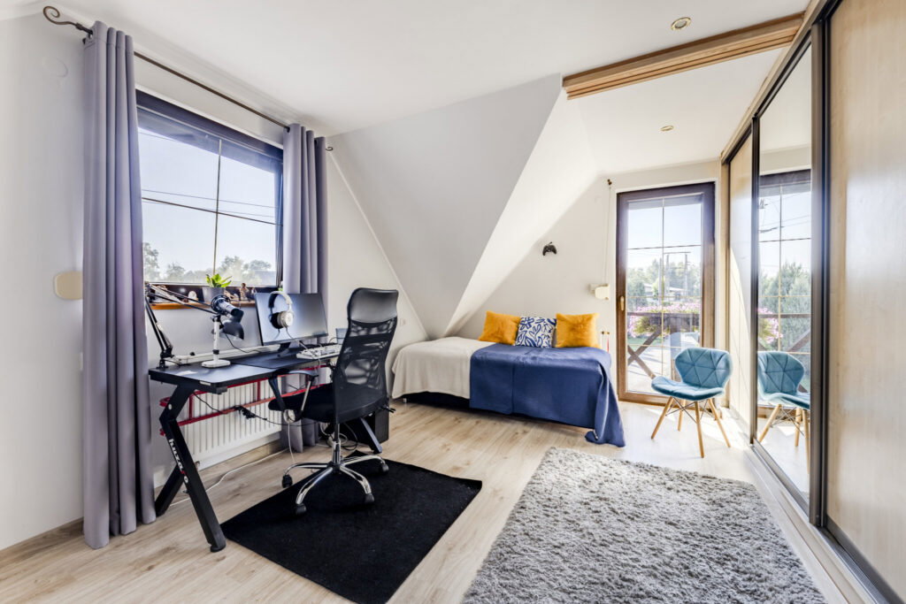 Klimatyczny dom drewniany z dużą działką 3100 m² - zdjęcie 9