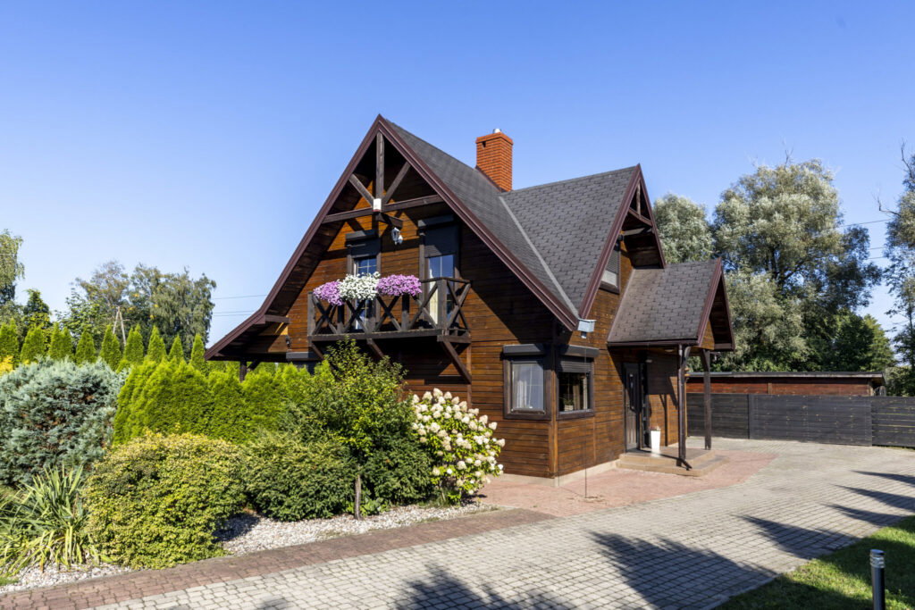 Klimatyczny dom drewniany z dużą działką 3100 m² - zdjęcie 15