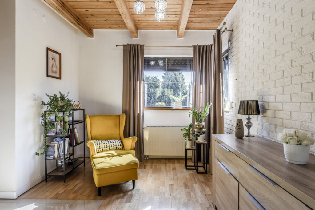Klimatyczny dom drewniany z dużą działką 3100 m² - zdjęcie 6