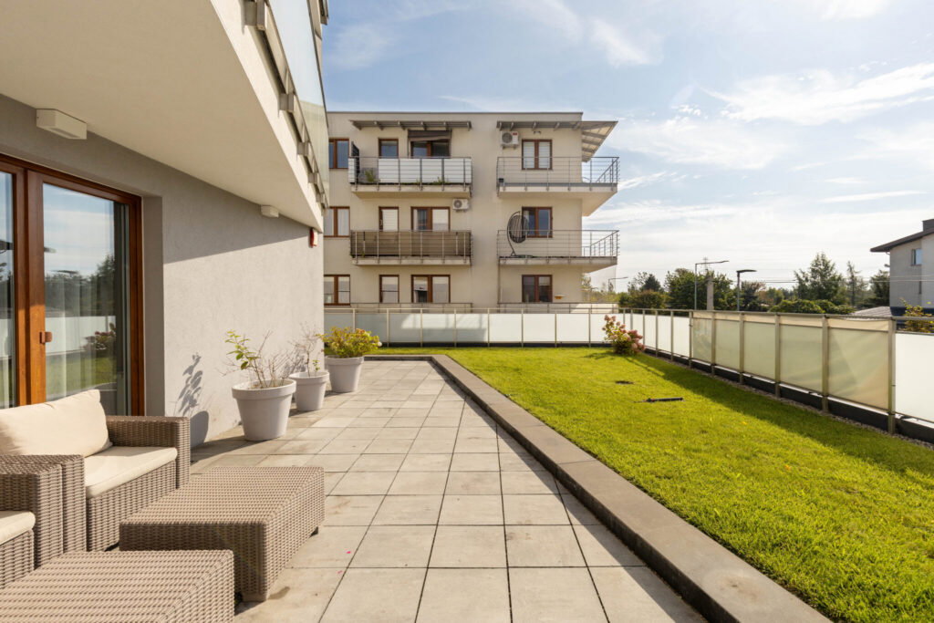 Luksusowy apartament 63,5 m2 z tarasem i ogrodem 134 m2 na 1 piętrze - zdjęcie 12