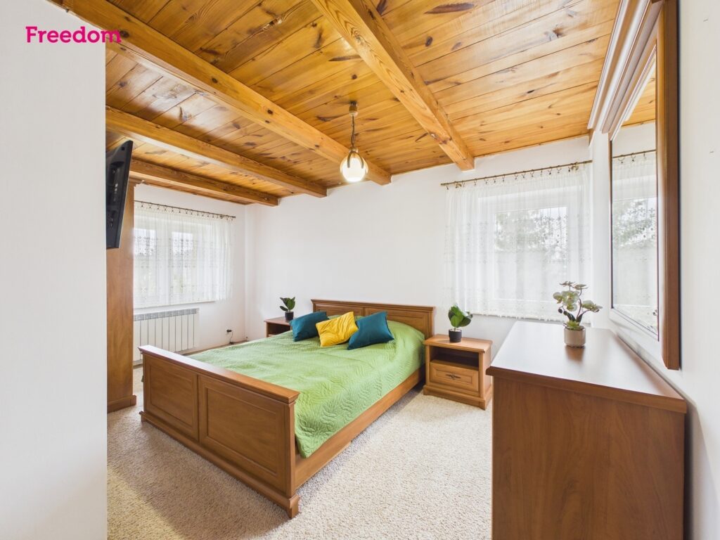 Dom z dużą działką i altaną – Lipowiec - zdjęcie 1