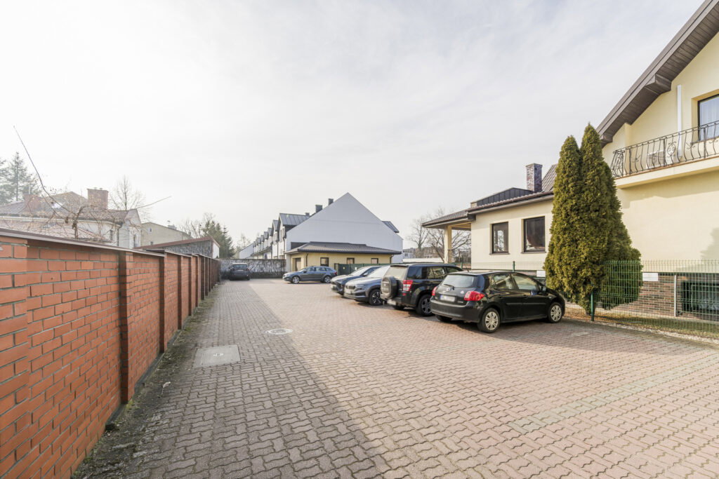 Budynek handlowy z domem wolnostojącym - Legionowo - zdjęcie 10