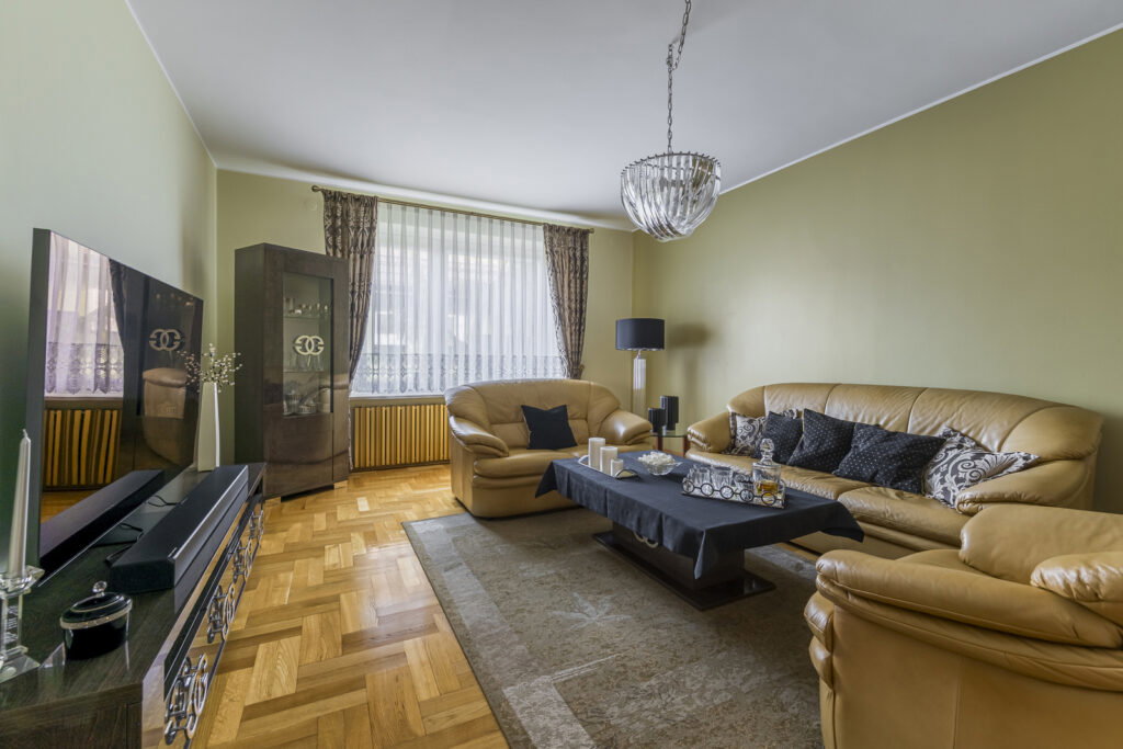 Budynek handlowy z domem wolnostojącym - Legionowo - zdjęcie 13