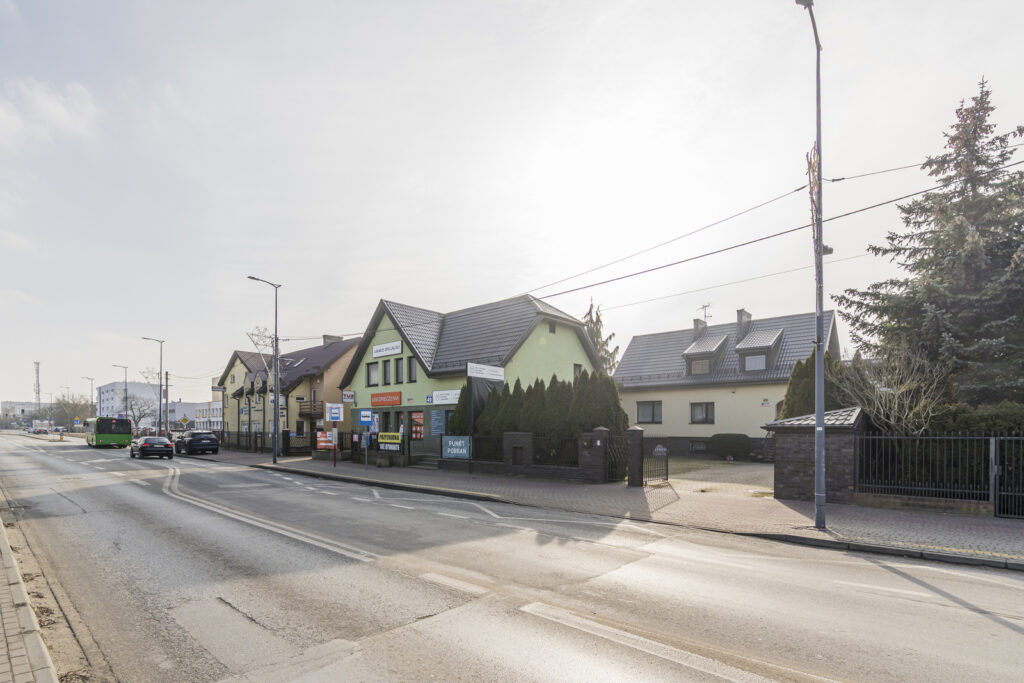 Budynek handlowy z domem wolnostojącym - Legionowo - zdjęcie 17